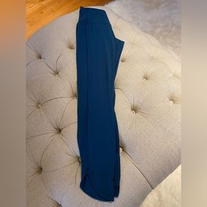 Lululemon aligns, blue, size 4, 25”